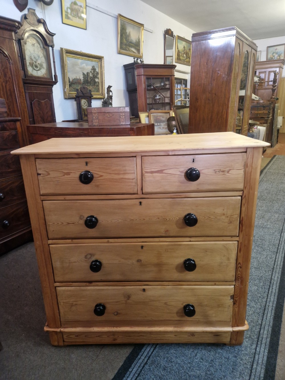 VICTORIAN PINE CHEST OF DRAWERS