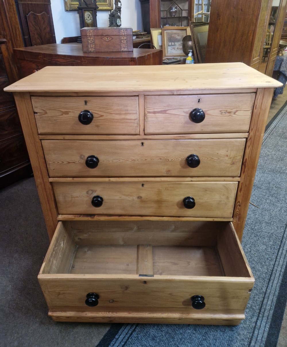 VICTORIAN PINE CHEST OF DRAWERS View VII