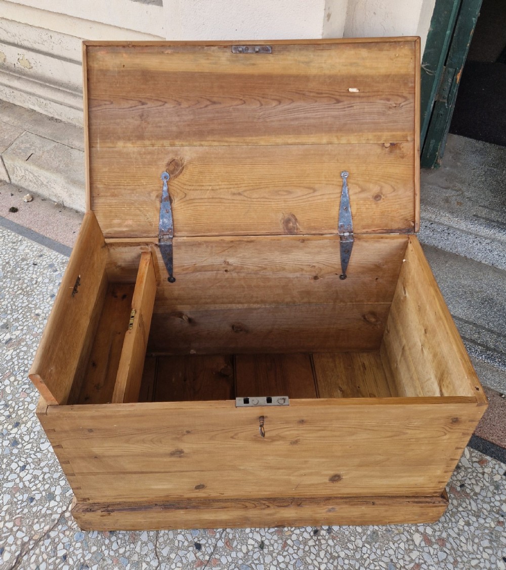 A rectangular Victorian pine blanket box featuring a hinged top lid, visible dovetail joints at the corners, and a solid plinth base. View III