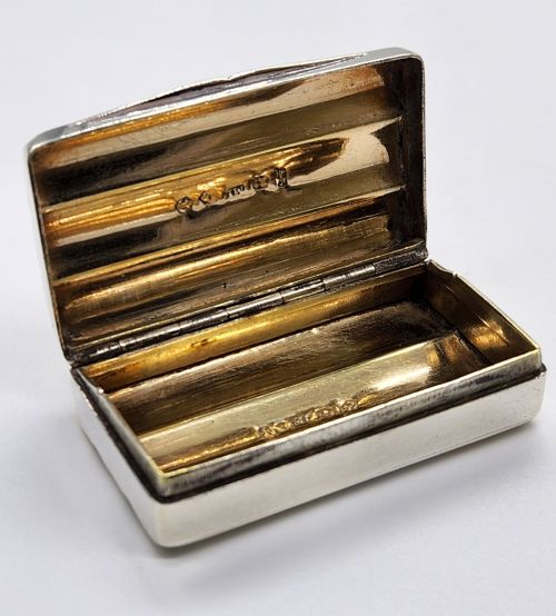 A SILVER GEORGE III SILVER SNUFF BOX BY MATTHEW LINWOOD - ADDITIONAL PHOTO 10