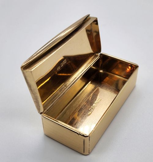 fig 1. A George III 18ct Gold Snuff Box, Mark of Alexander J. Strachan 1806