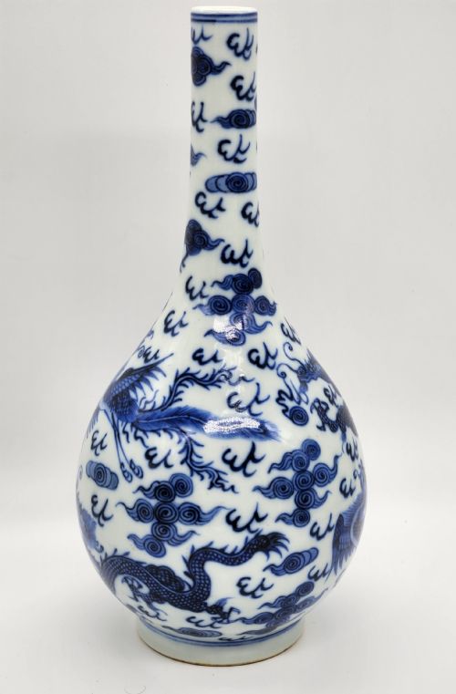 A CHINESE BLUE AND WHITE PORCELAINE VASE KANGXI MARK TO BASE - ADDITIONAL PHOTO 8