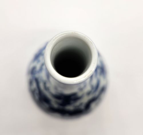A CHINESE BLUE AND WHITE PORCELAINE VASE KANGXI MARK TO BASE - ADDITIONAL PHOTO 11