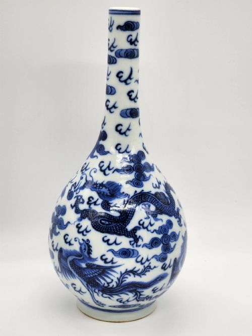 A CHINESE BLUE AND WHITE PORCELAINE VASE KANGXI MARK TO BASE - ADDITIONAL PHOTO 3