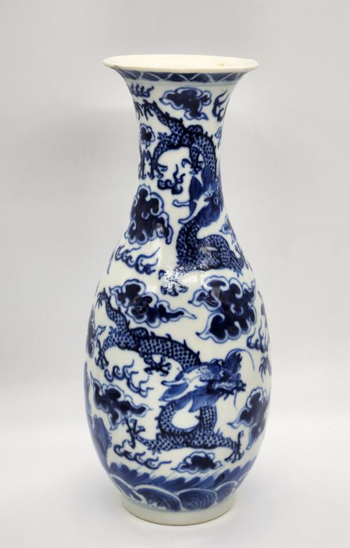 A CHINESE BLUE AND WHITE PORCELAINE ... 8