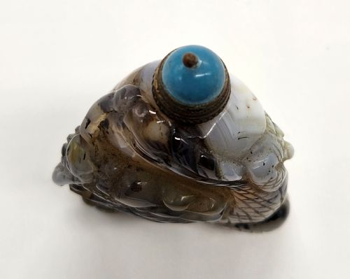 A RARE CARVED AGATE DRAGON SNUFF BOTTLE CHINESE QING DYNASTY - ADDITIONAL PHOTO 10