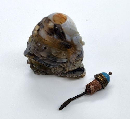 A RARE CARVED AGATE DRAGON SNUFF BOTTLE CHINESE QING DYNASTY - ADDITIONAL PHOTO 12