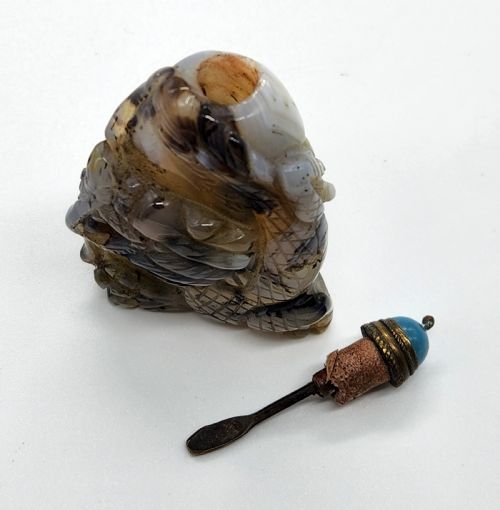 A RARE CARVED AGATE DRAGON SNUFF BOTTLE CHINESE QING DYNASTY - ADDITIONAL PHOTO 13