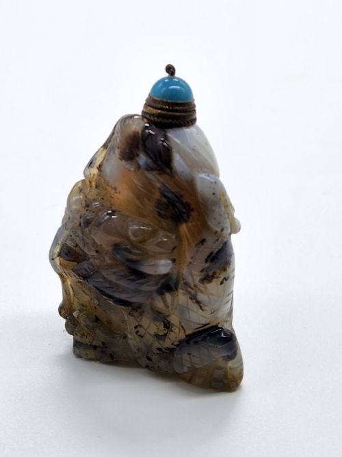 A RARE CARVED AGATE DRAGON SNUFF BOTTLE CHINESE QING DYNASTY - ADDITIONAL PHOTO 3