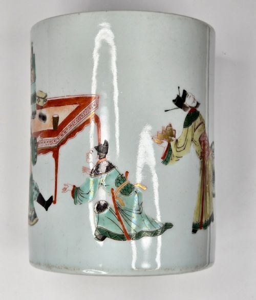 A 19TH CENTURY CHINESE FAMILLE ROSE PORCELAIN ... 9