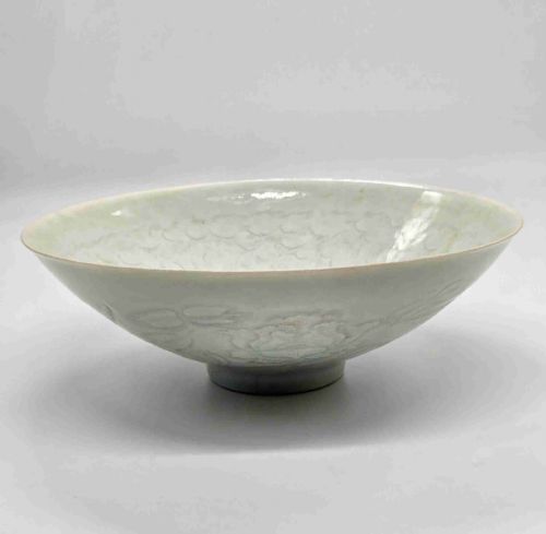 A LARGE CHINESE QINGBAI-GLAZED CONICAL BOWL ... 5