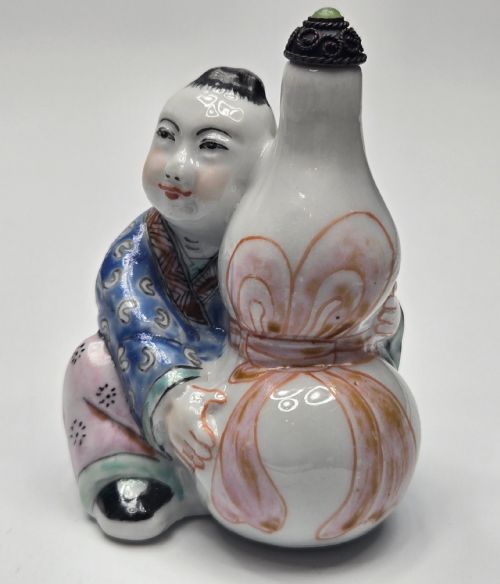 RARE 19TH CENTURY FAMILLE ROSE FIGURAL SNUFF ... 4