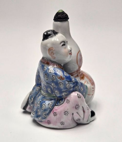 RARE 19TH CENTURY FAMILLE ROSE FIGURAL SNUFF ... 8