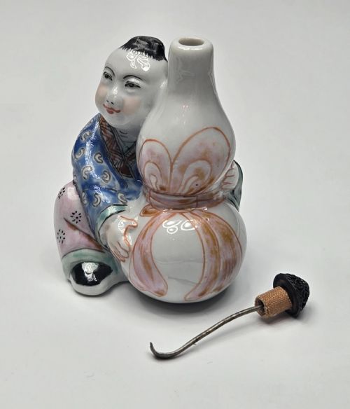 RARE 19TH CENTURY FAMILLE ROSE FIGURAL SNUFF ... 14