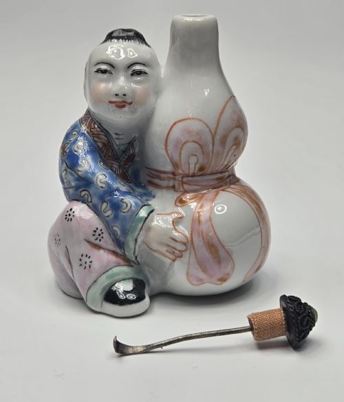 RARE 19TH CENTURY FAMILLE ROSE FIGURAL SNUFF ... 17