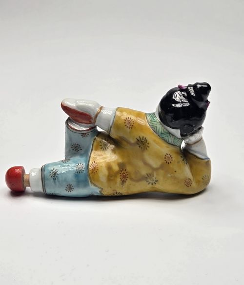 A FINE 19THCENTURY FAMILLE ROSE RECLINING BEAUTY PORCELAIN SNUFF BOTTLE - ADDITIONAL PHOTO 20