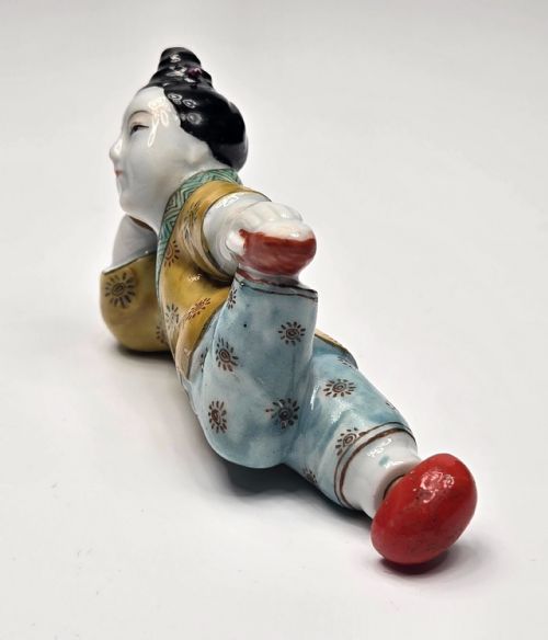 A FINE 19THCENTURY FAMILLE ROSE RECLINING BEAUTY PORCELAIN SNUFF BOTTLE - ADDITIONAL PHOTO 22