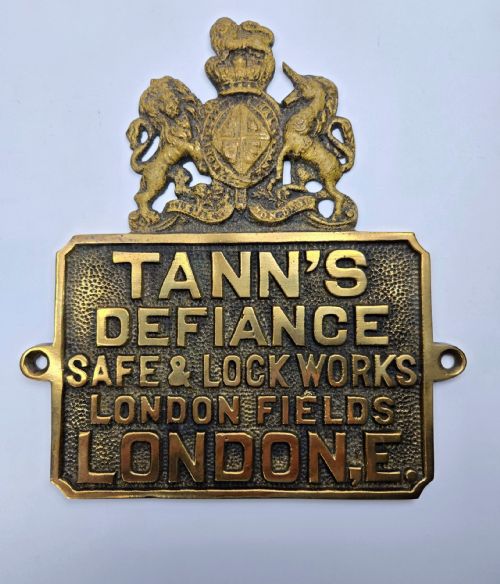 ANTIQUE VICTORIAN TANNS DEFIANCE BRASS SAFE PLAQUE LONDON FIELDS C 1880 - ADDITIONAL PHOTO 2