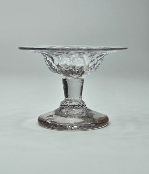 A RARE AND CRISP GEORGE II HONEYCOMB MOULDED MINIATURE PATCH STAND CIRCA 1740 - ADDITIONAL PHOTO 4