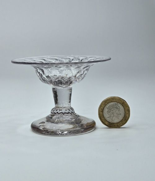 A RARE AND CRISP GEORGE II HONEYCOMB MOULDED MINIATURE PATCH STAND CIRCA 1740 - ADDITIONAL PHOTO 5