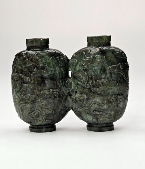 fig 1. A carved double-lobed spinach-green jade snuff bottle decorated with raised cloud motifs and twin cylindrical rims.