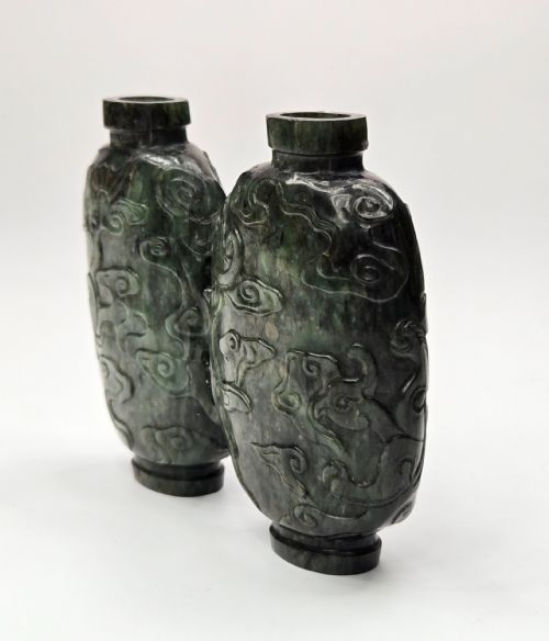 fig 2. A carved double-lobed spinach-green jade snuff bottle decorated with raised cloud motifs and twin cylindrical rims.