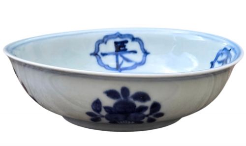 A FINE AND EXCEPTIONALLY RARE MING DYNASTY BLUE AND WHITE 'SHOULAO AND CRANE' DEEP SAUCERDISH MUKOZUKE - ADDITIONAL PHOTO 6