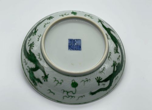 AN EXCEPTIONAL 19TH CENTURY IMPERIALSTYLE 'GREEN DRAGON' PORCELAIN DISH - ADDITIONAL PHOTO 5