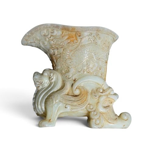 AN EXCEPTIONAL ARCHAISTIC PALE NEPHRITE JADE DRAGON AND MYTHICAL BEAST RHYTONCUP 18TH CENTURY QIANLONG PERIOD - ADDITIONAL PHOTO 1