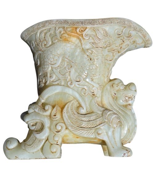AN EXCEPTIONAL ARCHAISTIC PALE NEPHRITE JADE DRAGON AND MYTHICAL BEAST RHYTONCUP 18TH CENTURY QIANLONG PERIOD - ADDITIONAL PHOTO 4
