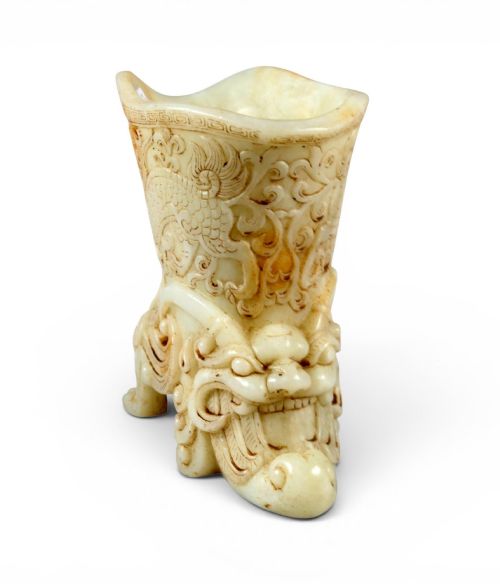 AN EXCEPTIONAL ARCHAISTIC PALE NEPHRITE JADE DRAGON AND MYTHICAL BEAST RHYTONCUP 18TH CENTURY QIANLONG PERIOD - ADDITIONAL PHOTO 12