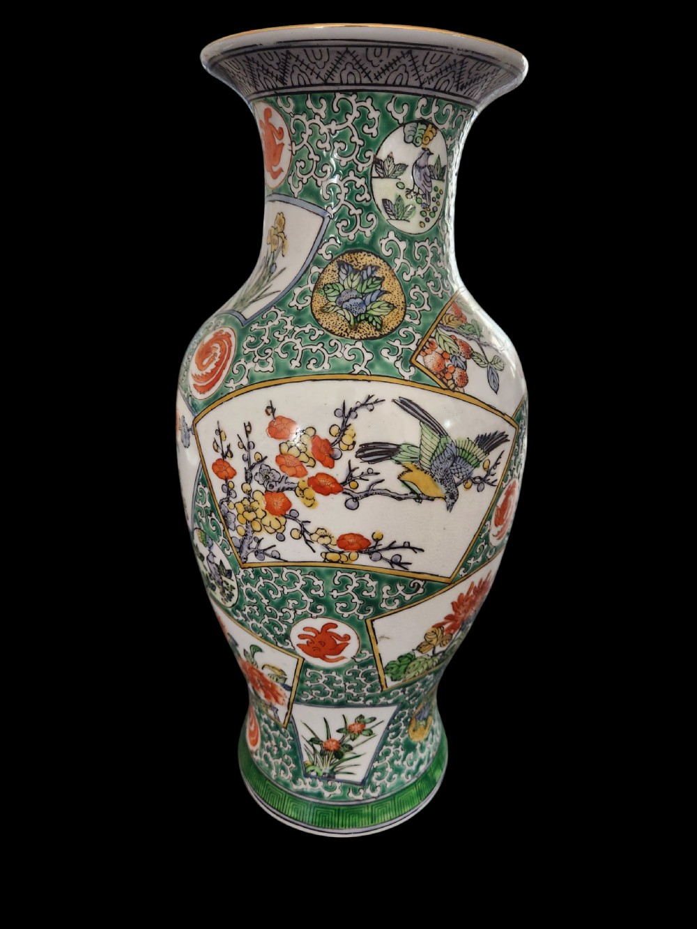 A Chinese Famille Verte Baulster Vase Having Red Kangxi six-character Mark View IV
