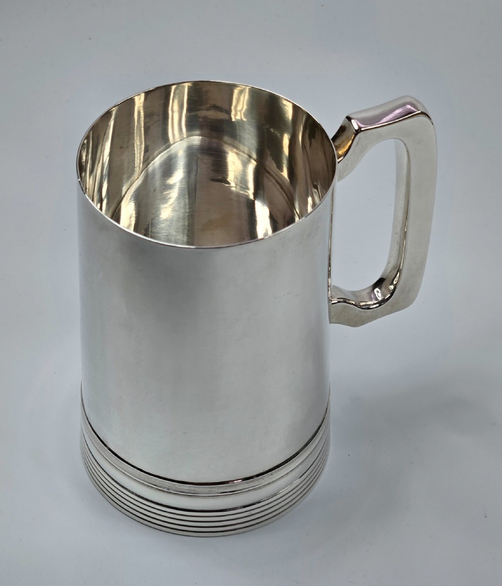 Fine & Heavy George V Solid Silver 1-Pint Tankard by Walker & Hall, Sheffield 1923 – Ex-Bonhams - 431 Grams View III