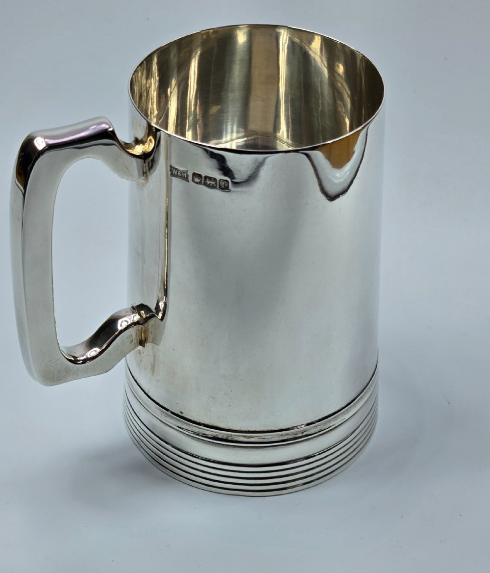Fine & Heavy George V Solid Silver 1-Pint Tankard by Walker & Hall, Sheffield 1923 – Ex-Bonhams - 431 Grams View IV