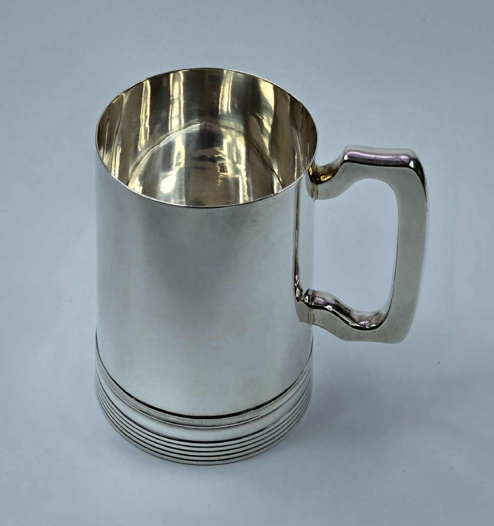 Fine & Heavy George V Solid Silver 1-Pint Tankard by Walker & Hall, Sheffield 1923 – Ex-Bonhams - 431 Grams View VII
