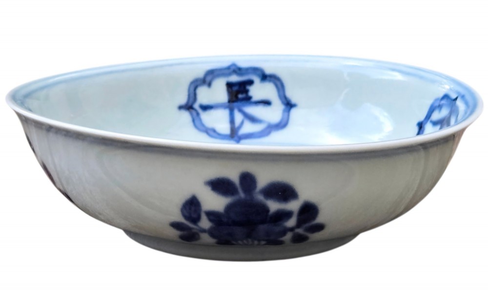 A circular Chinese blue and white porcelain deep saucer dish decorated with cobalt underglaze imagery of Shoulao, a crane, and character cartouches. View VII