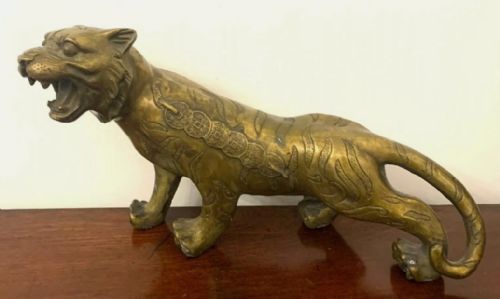 19TH CENTURY CHINESE BRONZE TIGER - ADDITIONAL PHOTO 1