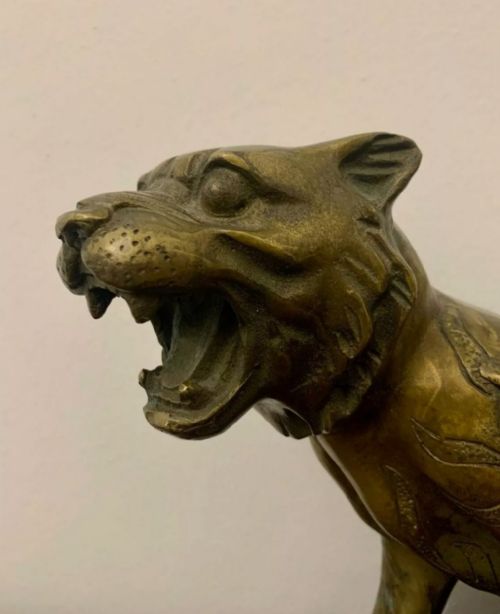 19TH CENTURY CHINESE BRONZE TIGER - ADDITIONAL PHOTO 2