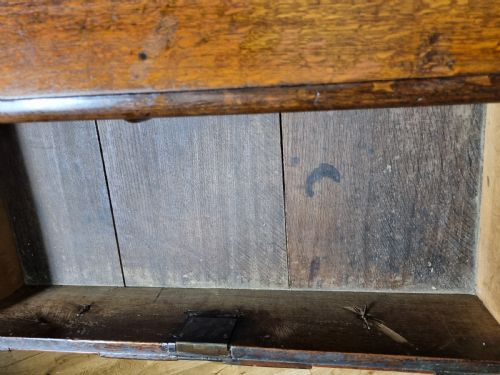 17TH CENTURY OAK CHEST OF DRAWERS C 1670 - ADDITIONAL PHOTO 5
