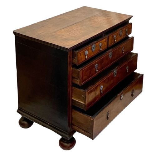 RARE 17TH CENTURY WILLIAM MARY WALNUT CHEST OF DRAWERS C1690 - ADDITIONAL PHOTO 7