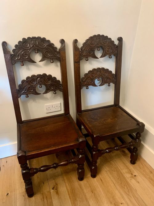 17TH CENTURY CHARLES II OAK REFECTORY DINING TABLE AND SIX CHAIRS - ADDITIONAL PHOTO 2