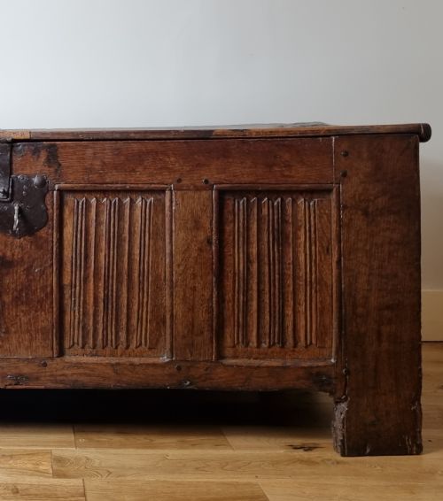 16TH CENTURY LATE MEDIEVAL OAK LINEN FOLD COFFER CIRCA 1500 - ADDITIONAL PHOTO 2