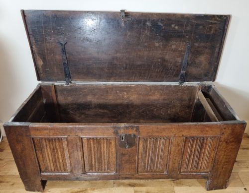 16TH CENTURY LATE MEDIEVAL OAK LINEN FOLD COFFER CIRCA 1500 - ADDITIONAL PHOTO 4