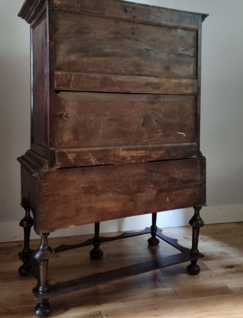 17TH CENTURY WILLIAM AND MARY OAK CHEST ON STAND CIRCA 1690 - ADDITIONAL PHOTO 3