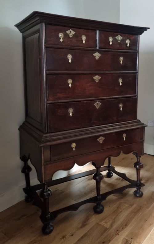 17TH CENTURY WILLIAM AND MARY OAK CHEST ON STAND CIRCA 1690 - ADDITIONAL PHOTO 5