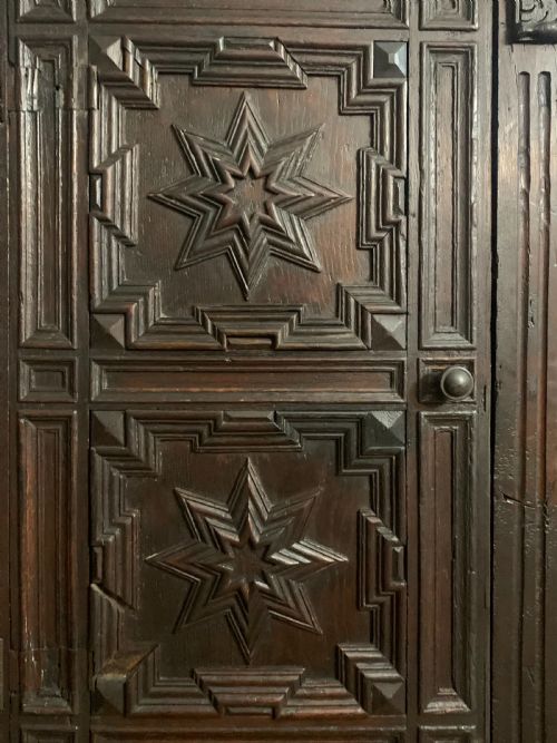 17TH CENTURY OAK CUPBOARD CIRCA 16701680 - ADDITIONAL PHOTO 4