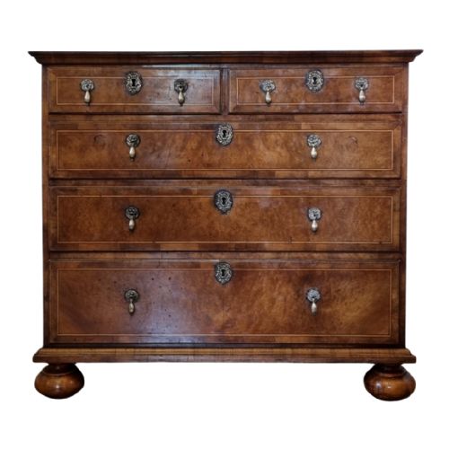 18th century william and mary walnut chest of drawers - CATEGORY: ANTIQUE CHEST OF DRAWERS - DATED 18TH CENTURY