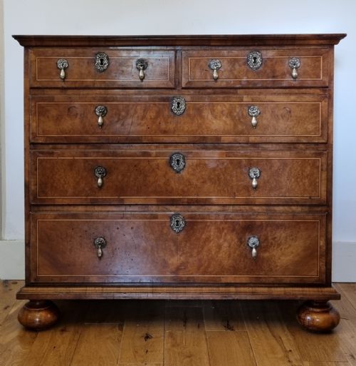 18TH CENTURY WILLIAM AND MARY WALNUT CHEST OF DRAWERS - ADDITIONAL PHOTO 1
