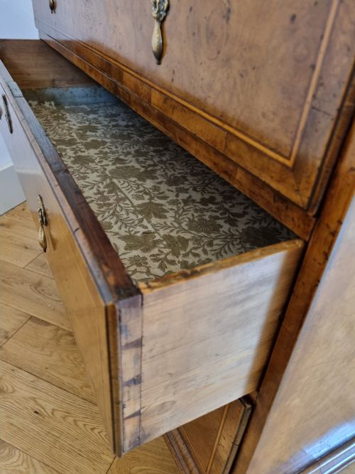18TH CENTURY WILLIAM AND MARY WALNUT CHEST OF DRAWERS - ADDITIONAL PHOTO 8