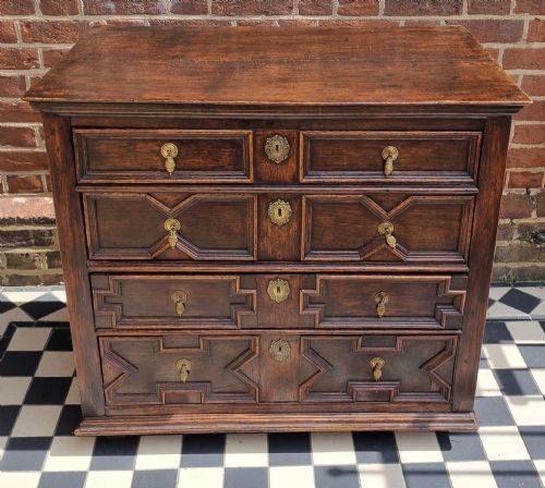 17TH CENTURY OAK CHEST OF DRAWERS C 1680 - ADDITIONAL PHOTO 2